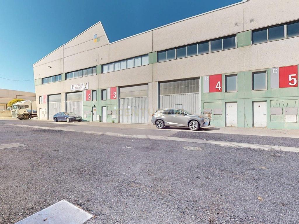 Armazém Moderno em Alcalá de Henares, Madrid - Image 1