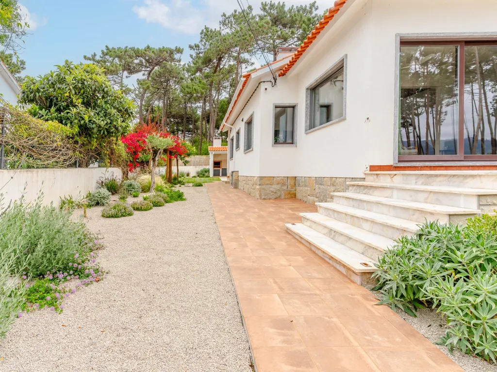 Viver com Elegância entre o Litoral e a Cidade – Uma Casa Sustentável em Colares, Portugal - Image 10