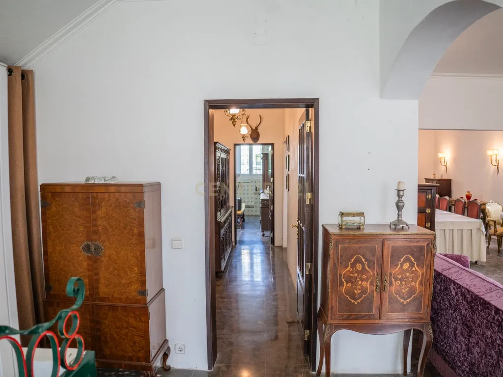 Moradia de charme T5 com Garagem e Terreno em Abrunheira, Sintra - Image 42