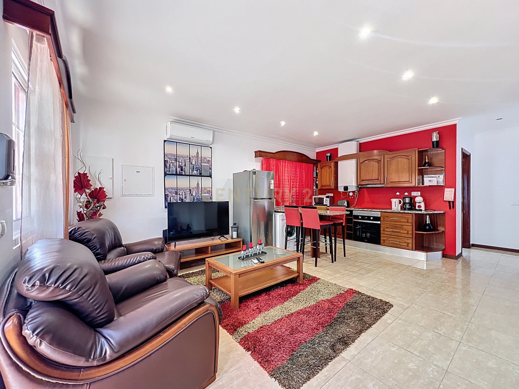 🏡 Moradia Única com Vista Mar — 3 Apartamentos | AL em Funcionamento | Feteiras, Ponta Delgada - Image 5