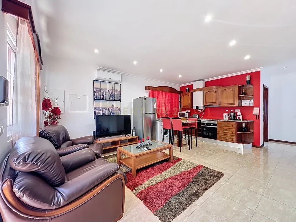 🏡 Moradia Única com Vista Mar — 3 Apartamentos | AL em Funcionamento | Feteiras, Ponta Delgada - Image 5