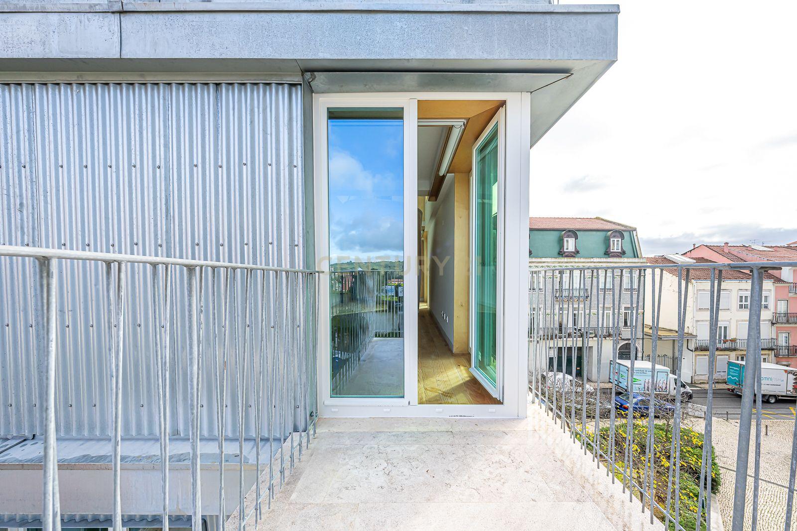 T1 Duplex de Luxo, com Terraço, em Campo de Ourique - Image 4