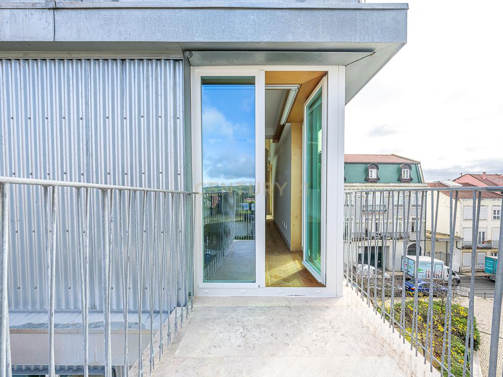 T1 Duplex de Luxo, com Terraço, em Campo de Ourique - Image 4