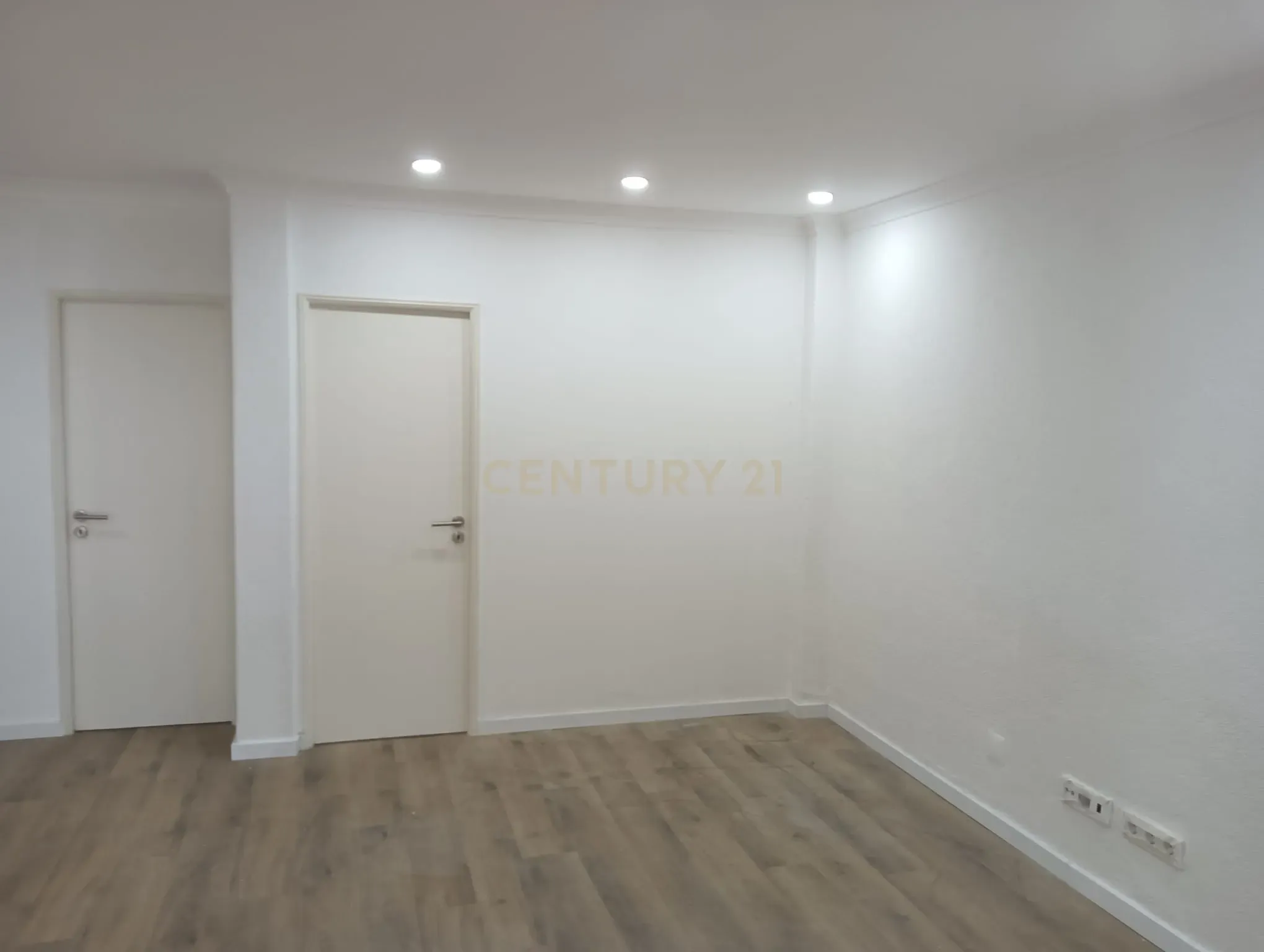 Apartamento para Investimento Metro de Alfornelos - Image 25