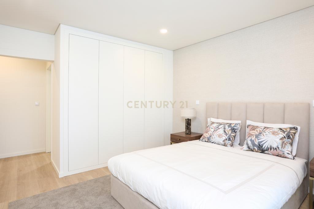 Apartamento T2 NOVO c/ varanda, arrecadação e parqueamento | Cavaleira | Sintra - Image 8