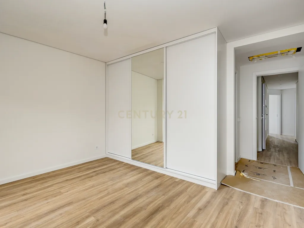 Viva o privilégio do Tejo: T3 Duplex exclusivo no coração de Santa Iria de Azóia! - Image 13