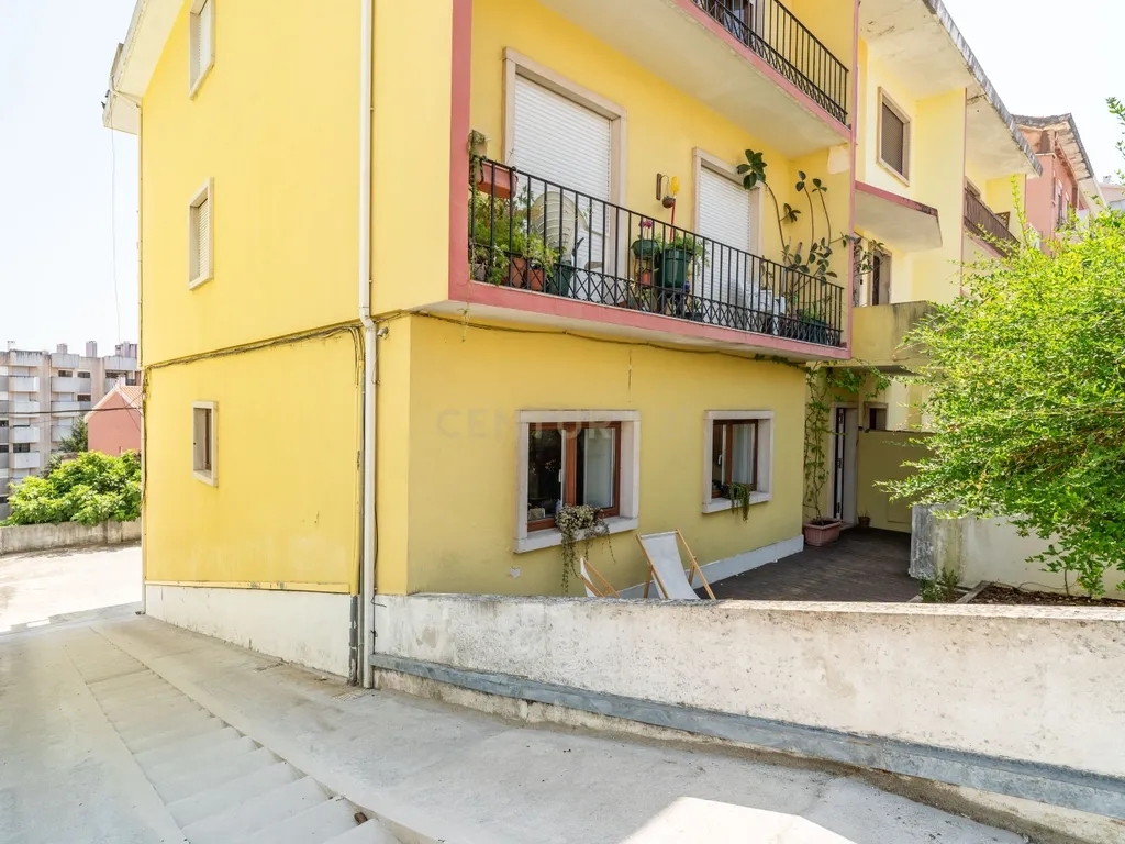 Apartamento T3+1 com logradouro e estacionamento privativos e sótão independente rentabilizado – Bairro Norton de Matos - Coimbra - Image 44