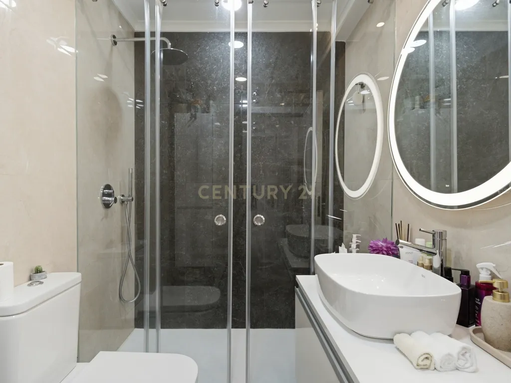 T4 Renovado e Luminoso com 50 m² de Varandas Fechadas | Agualva-Cacém - Image 10