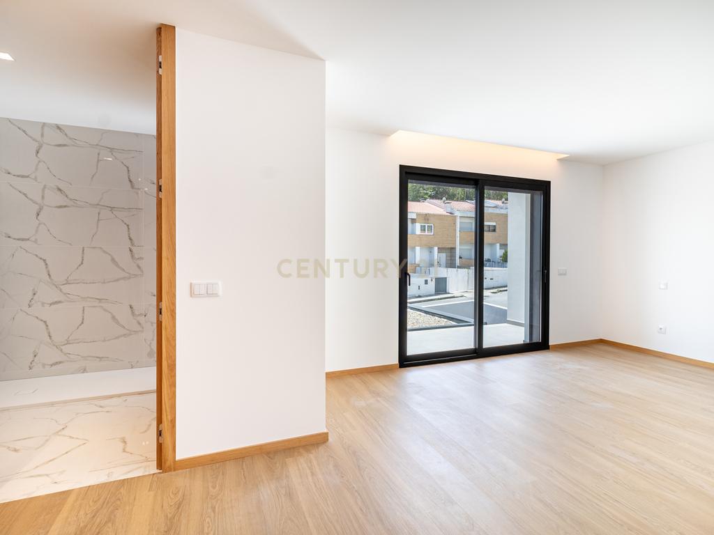 Moradia Gaveto T3 + Escritório | Luxo, Conforto e Vista Incrível – Póvoa de Lanhoso - Image 19