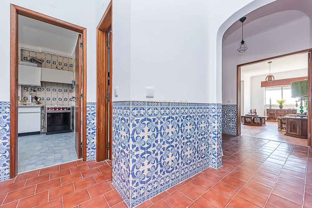 Apartamento T3 em bom estado de conservação com áreas generosas, S. Sebastião, Setúbal - Image 8