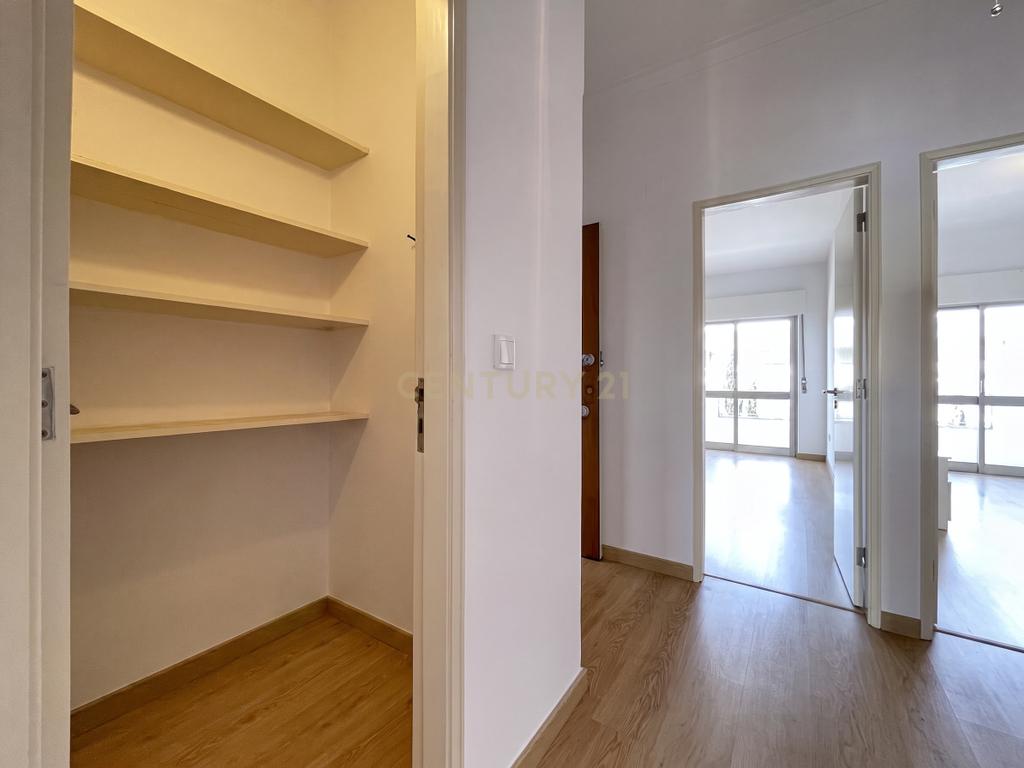 T2 para Arrendamento em Corroios – Conforto, Modernidade e Localização Privilegiada - Image 38