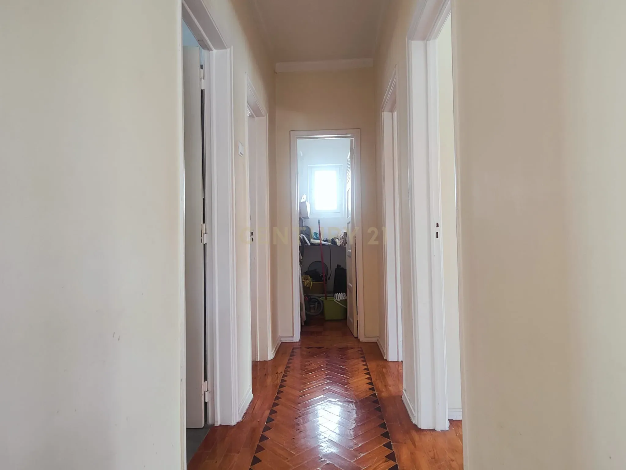 Prédio Bi-Familiar T2 e 2 Anexos Tipologia T1 Em Zona Residencial Tranquila Na Póvoa de Santo Adrião  - Image 20