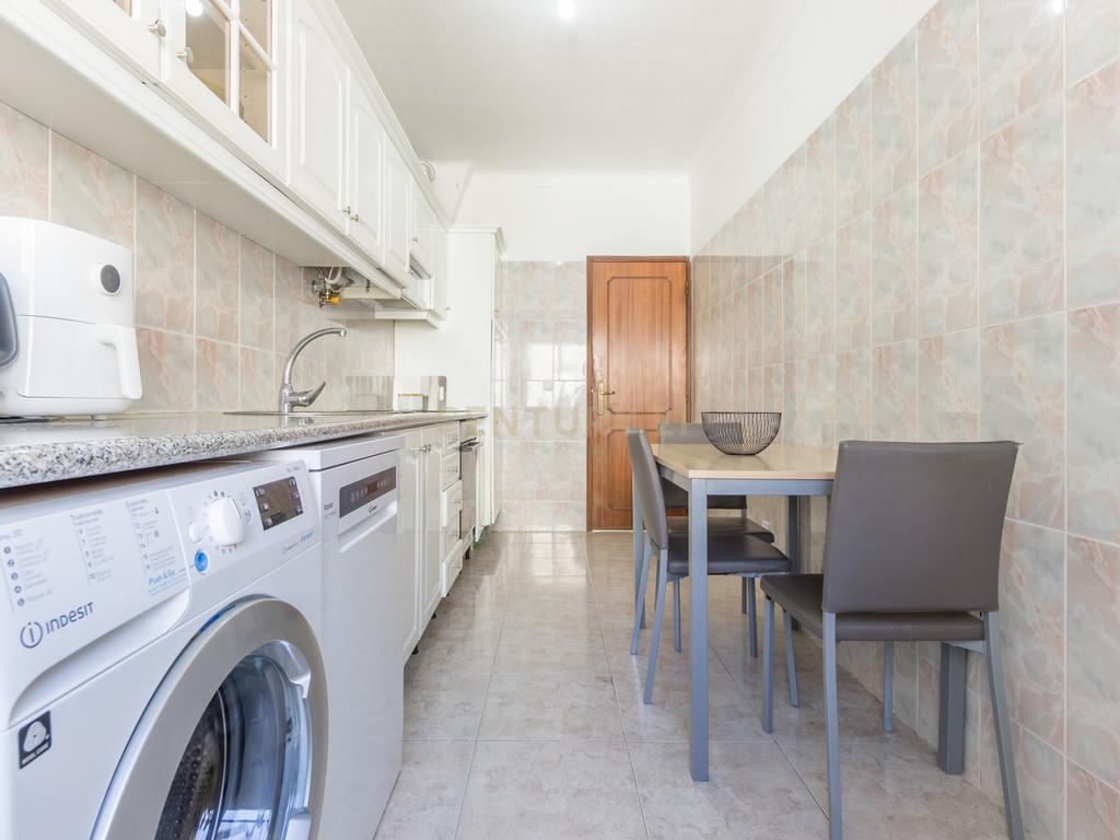 Apartamento T2, localizado na Quinta do Conde - Image 4