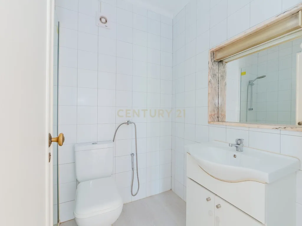 Apartamento T2 em Linda-a-Velha - Image 11