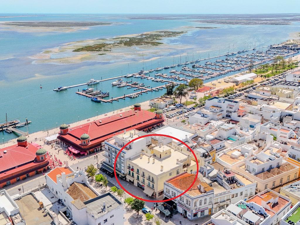 Apartamento T3 na Baixa de Olhão – Localização privilegiada junto à Praça da Floripes e Mercados Municipais - Image 2