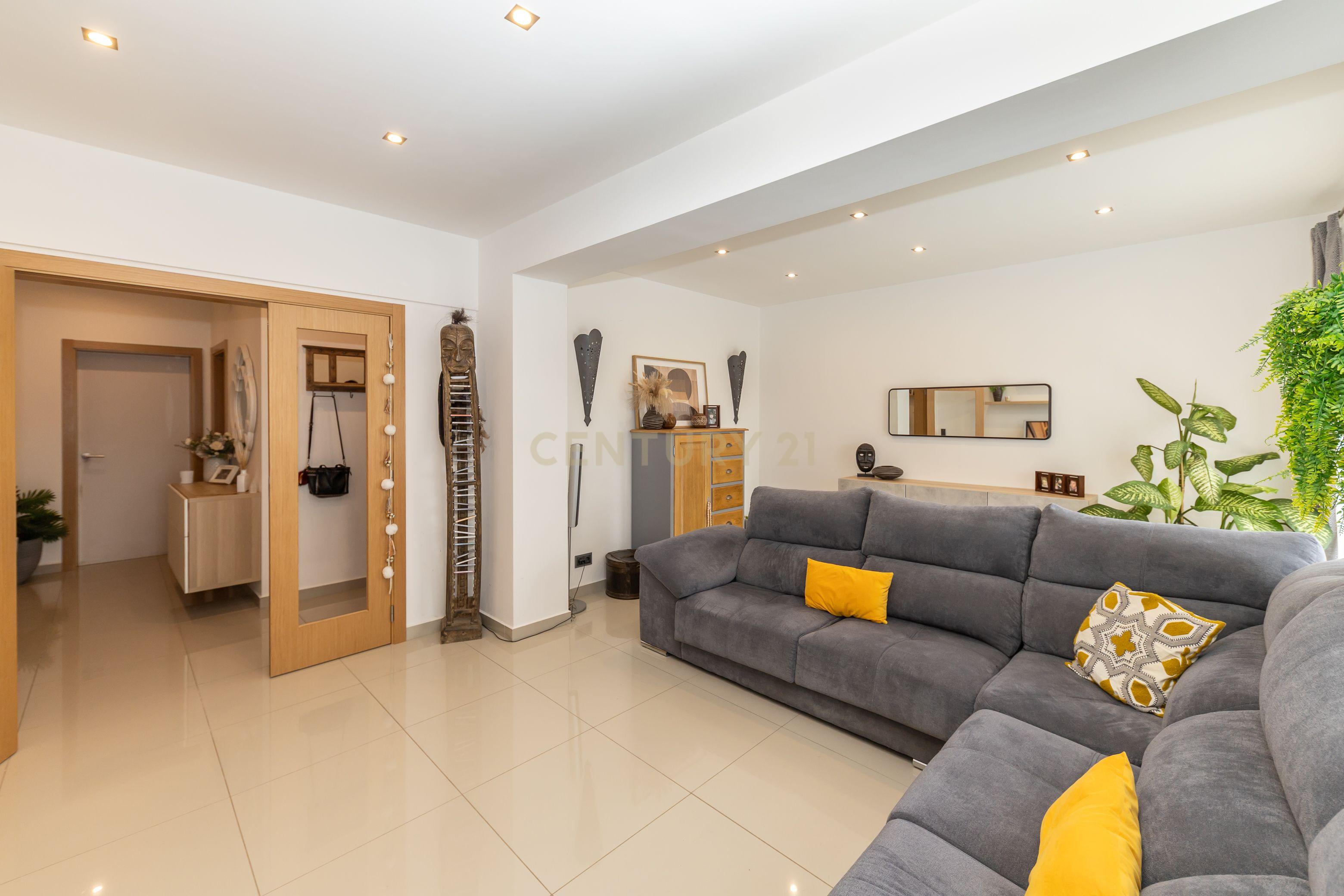 Apartamento T4 convertido em T3 - Totalmente Renovado com Materiais Premium no Centro de Setúbal - Image 3