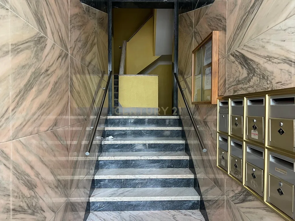 Apartamento de 3 assoalhadas , Laranjeiro, Almada - Image 1