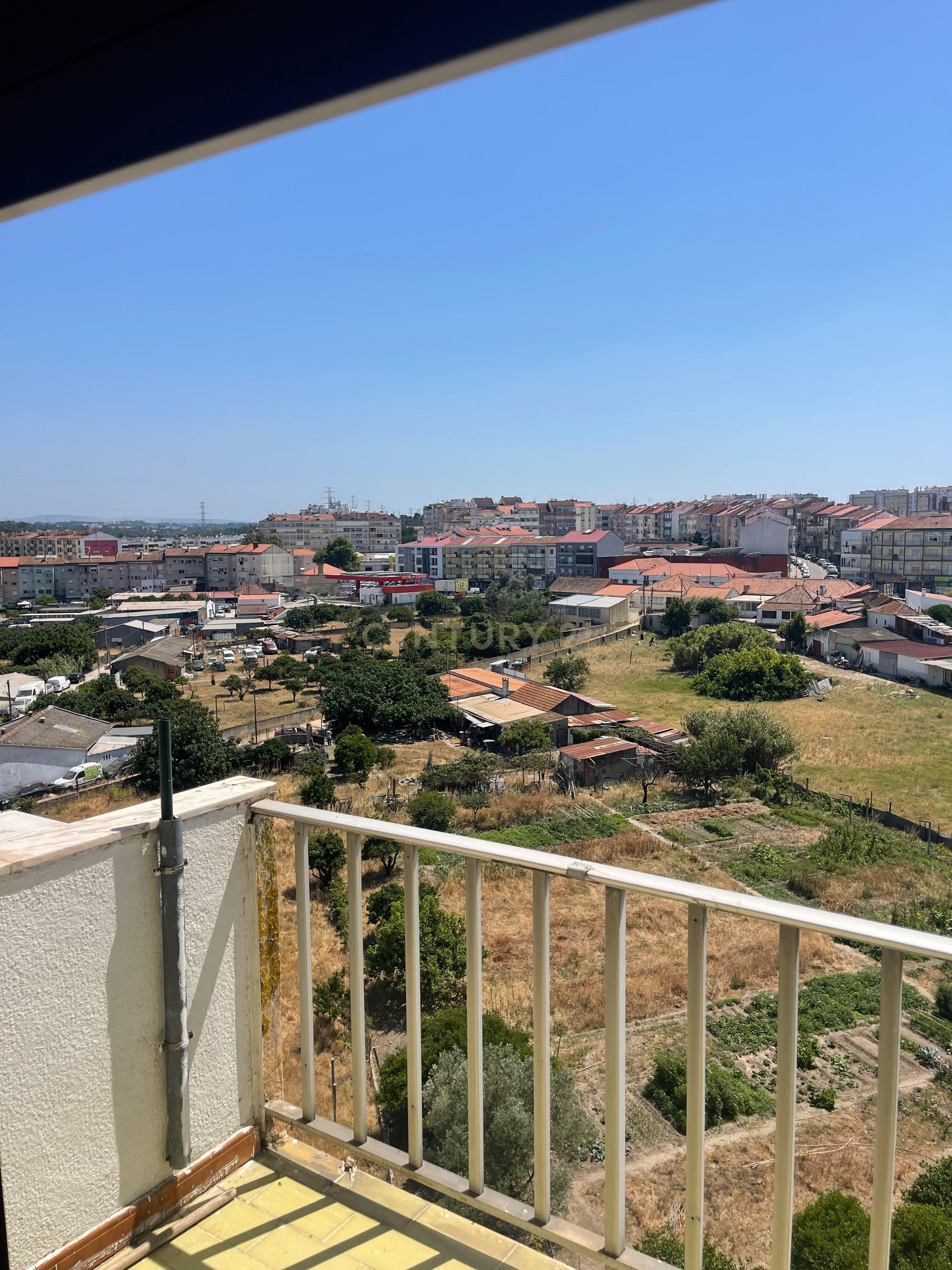 Fotografia 9 de Apartamento T2 com elevador e varandas na Amora, Seixal