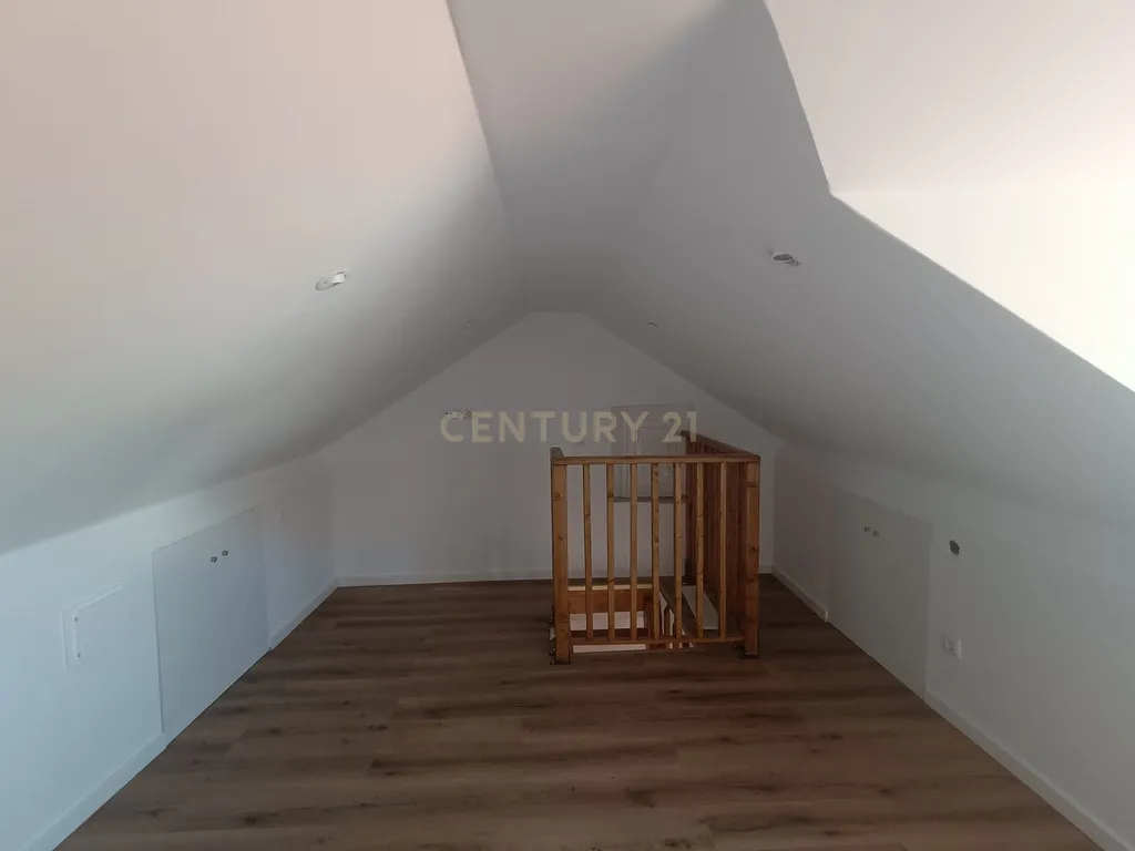 Prédio - Vila Irene - Sacavém - 12 Apartamentos - Image 17