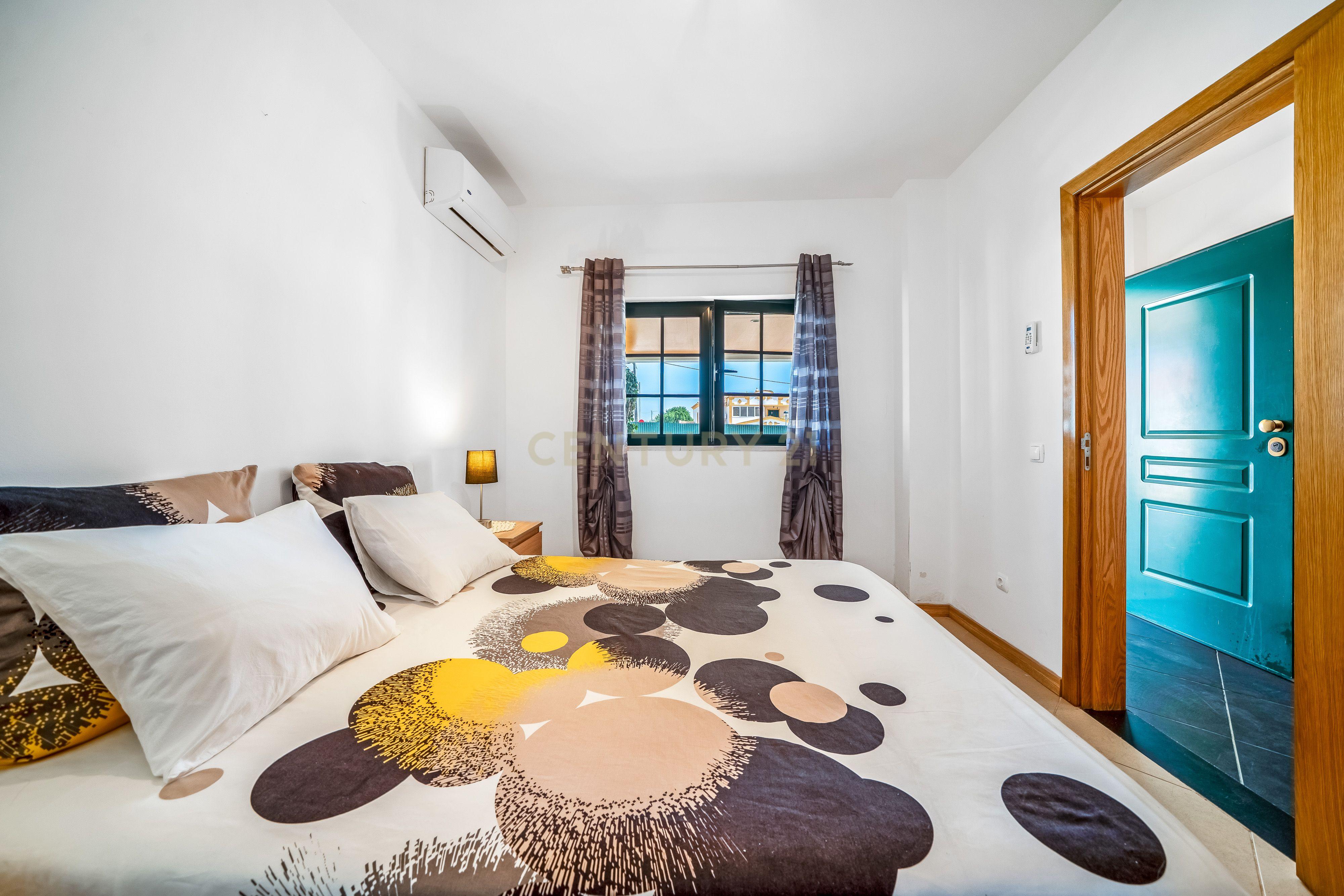 Fotografia 11 de Moradia de Canto T2+2 com jardim em Condomínio Privado com Piscina – Ferreiras, Albufeira