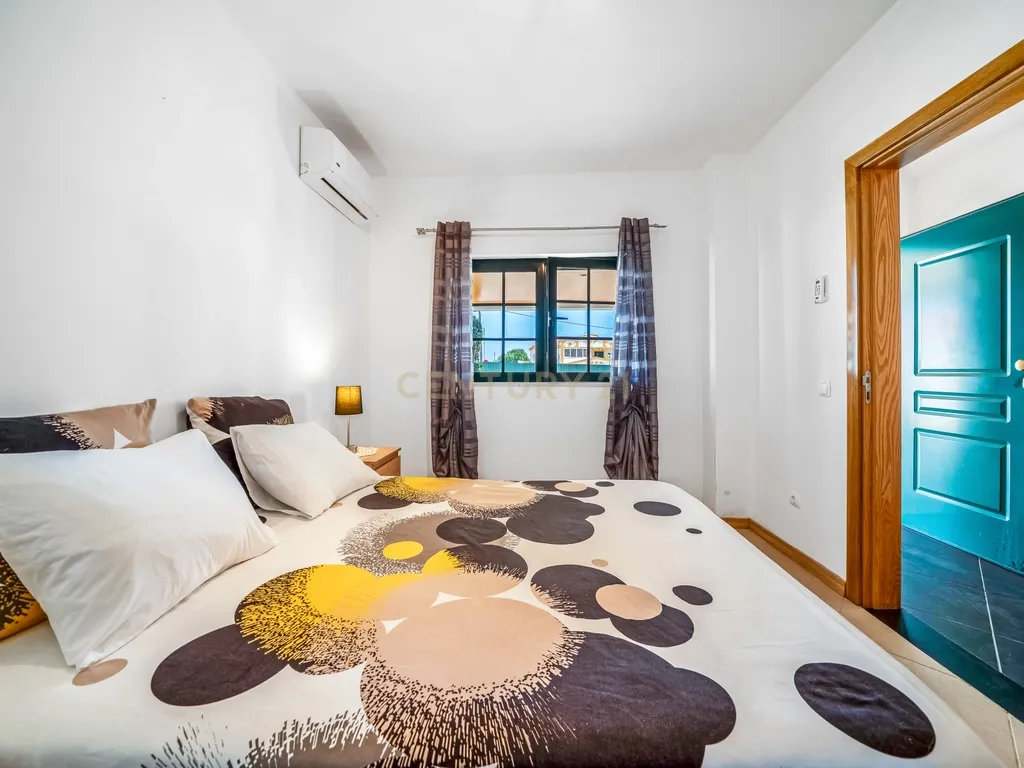 Moradia de Canto T2+2 com jardim em Condomínio Privado com Piscina – Ferreiras, Albufeira - Image 11