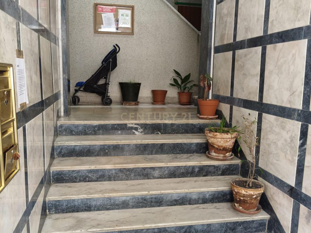 T3 com Sótão Amplo e Potencial para Duplex — Torre da Marinha - Image 4