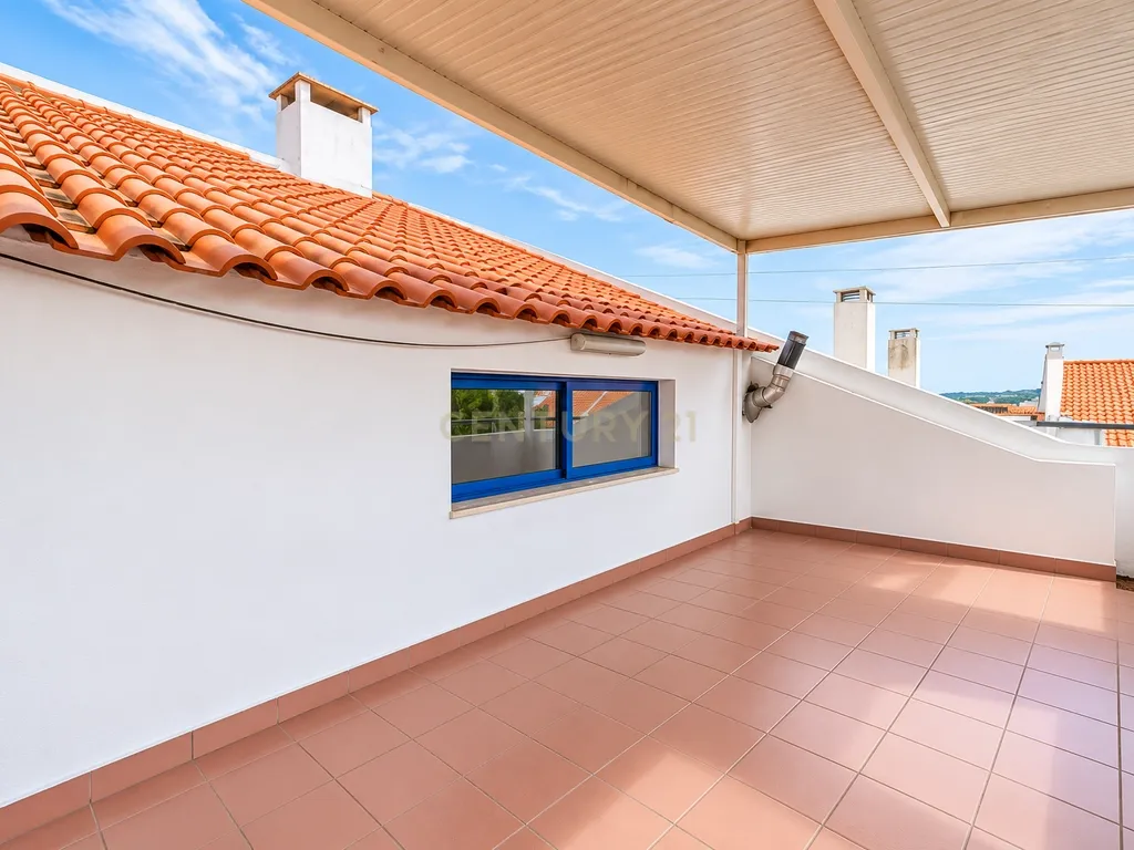 Duplex T4 em Quinta do Anjo, Palmela - 170m² com Varanda, Terraço e Garagem - Image 29