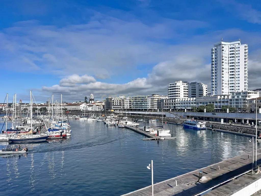 Penthouse T3 de Luxo no 20.º e Último Piso | Vista Mar Única sobre Ponta Delgada - Image 32