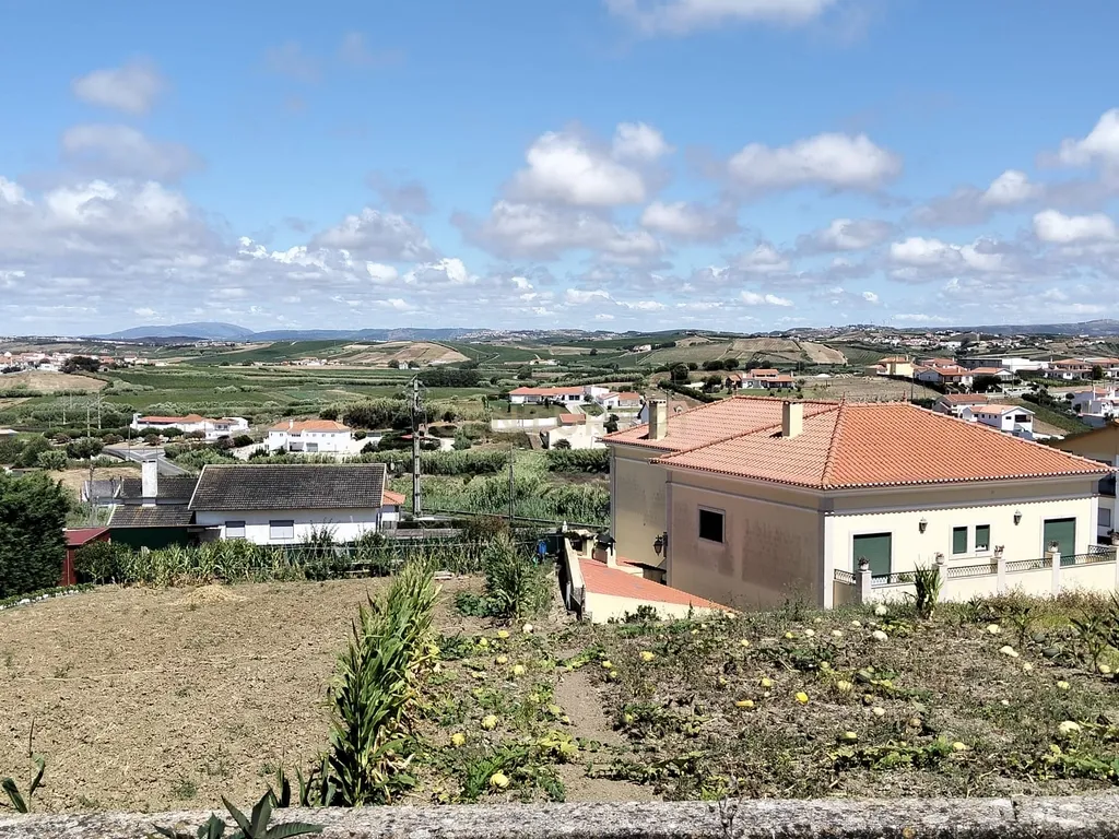 Terreno Urbano para Construção com 190 m² e Projeto Aprovado para Moradia T2 Térrea – São Pedro da Cadeira - Image 3