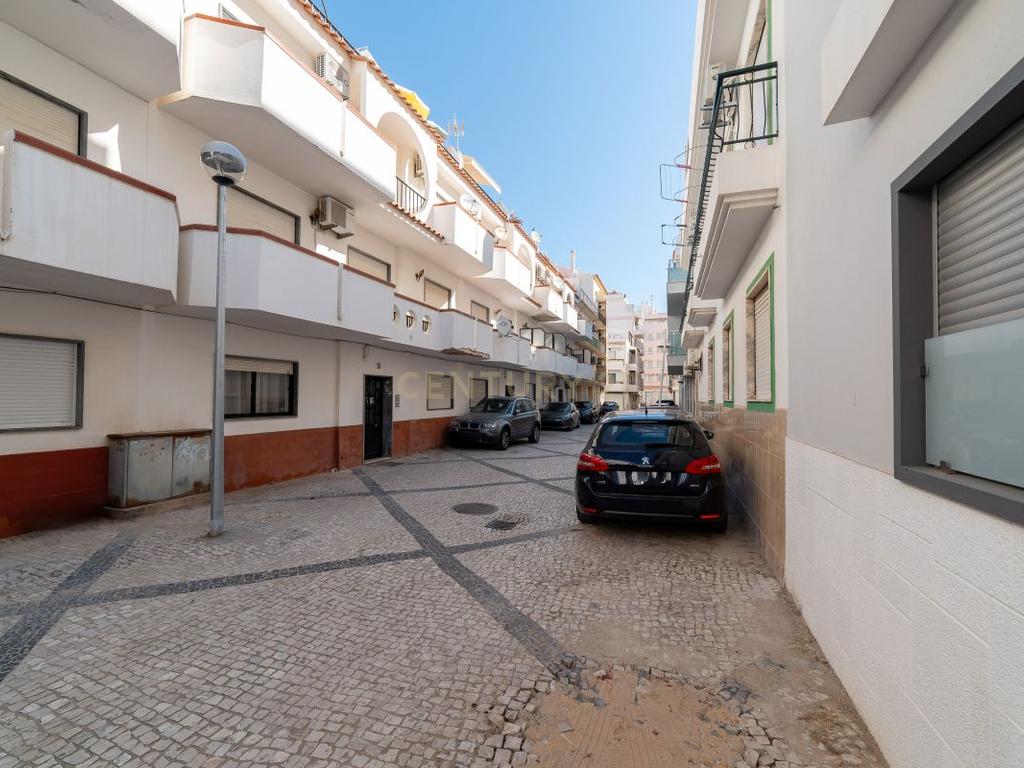 Apartamento T2 em Monte Gordo – Rua Pedonal, a poucos metros da praia - Image 24