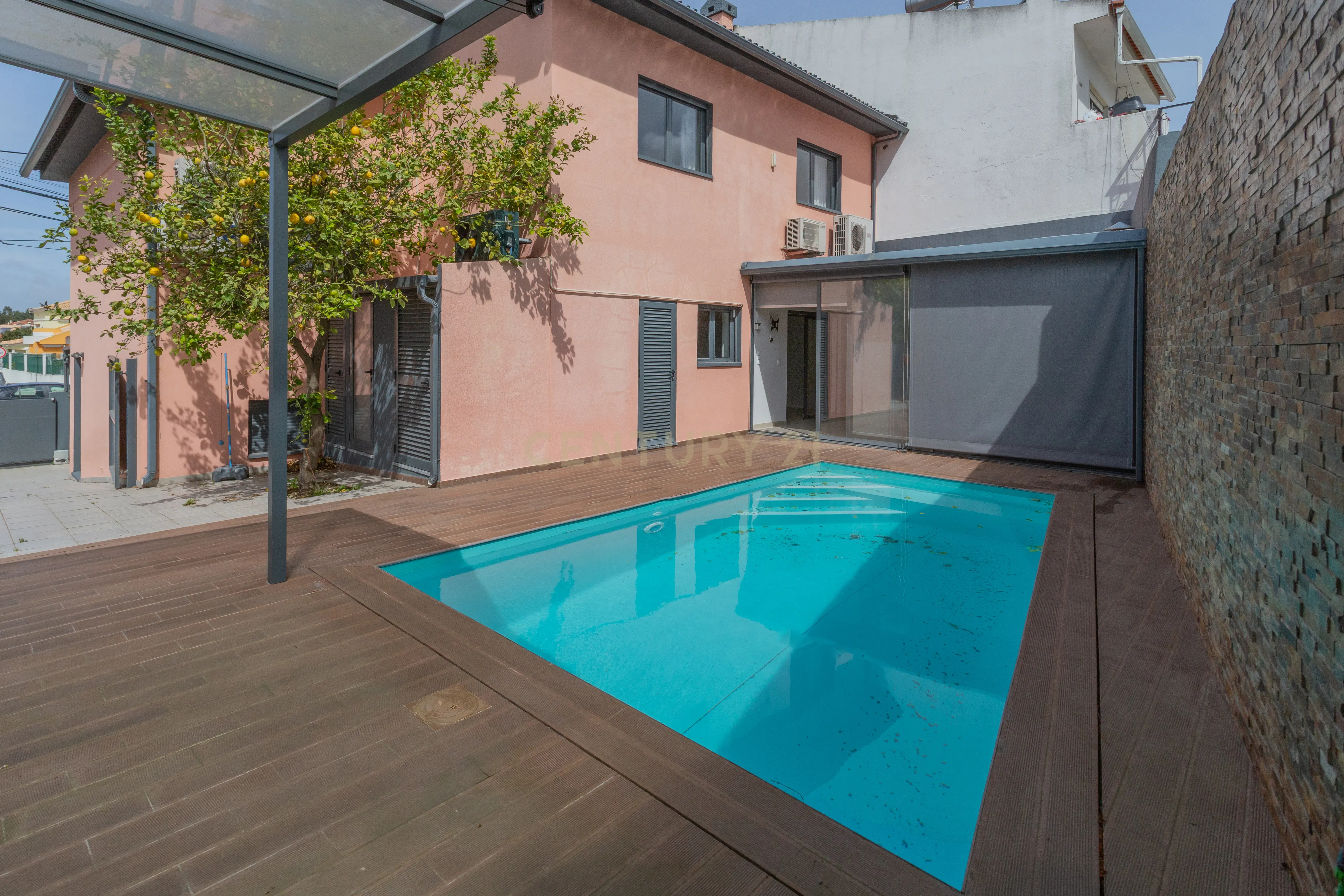 Moradia T4 com Piscina e espaço exterior em Belverde - Seixal - Image 1