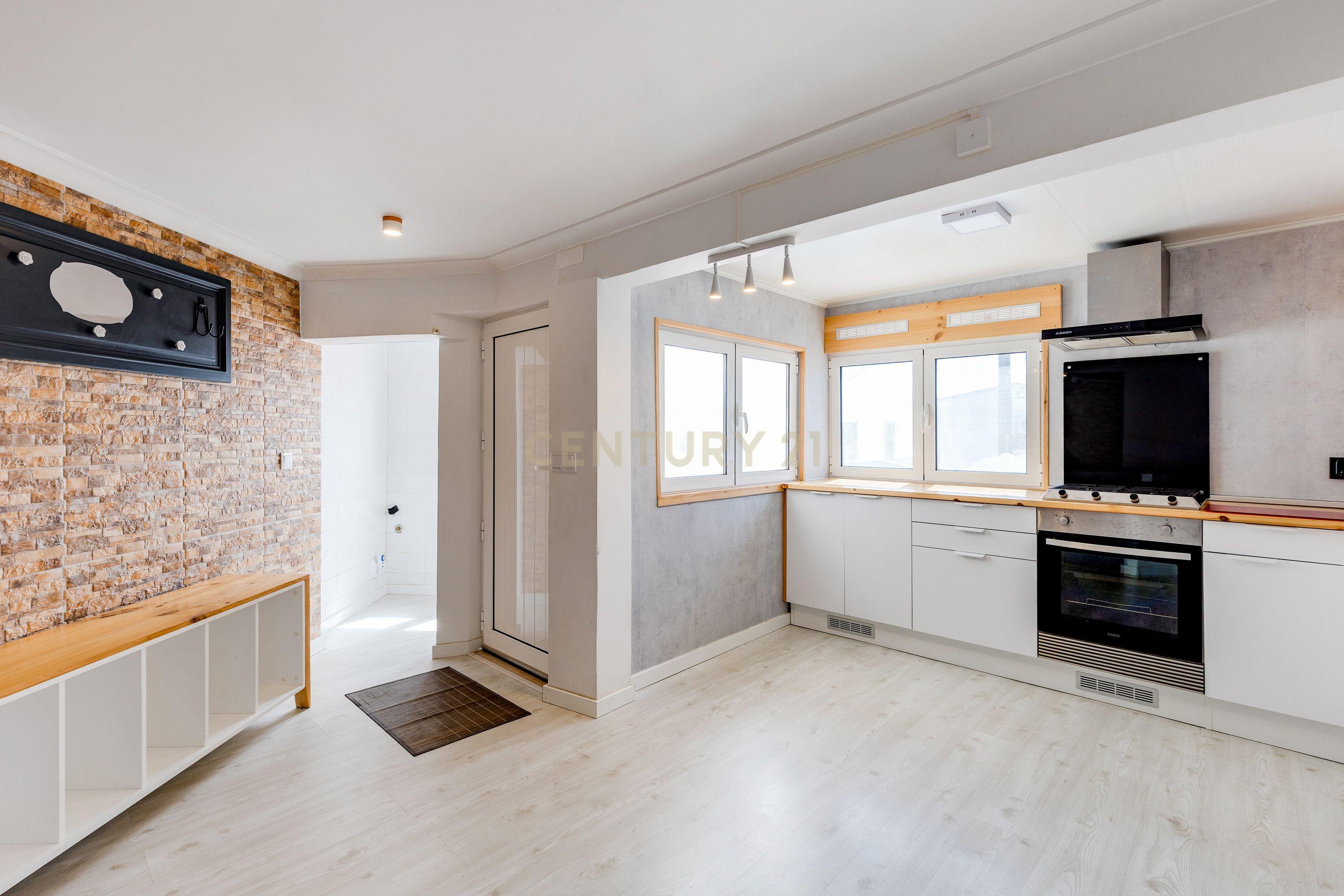 Fotografia 8 de Casa T3 em Maceira, Leiria - Conforto e Praticidade