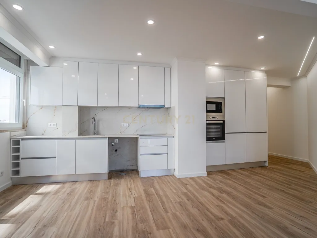 Apartamento T3 Totalmente Renovado | Centro de Caldas da Rainha - Image 6