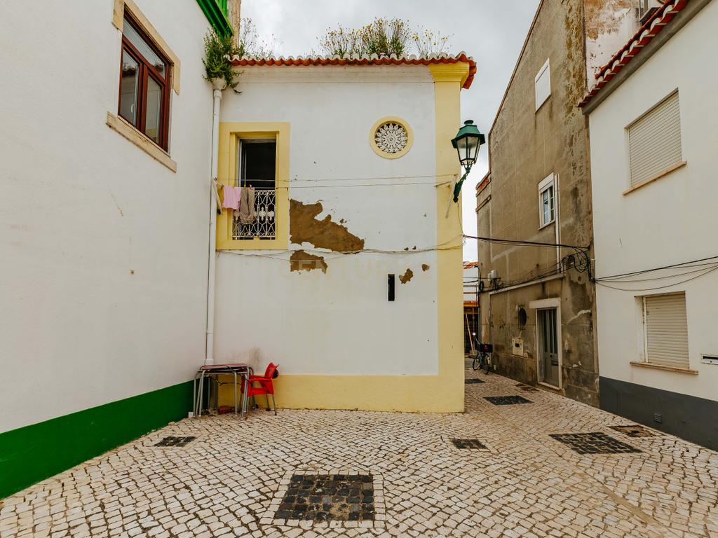 Apartamento T2 no centro Histórico Alcochete  - Image 25