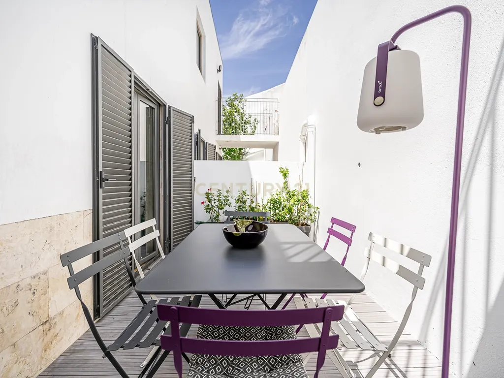 Apartamento T3 com terraço, garagem e elevador na Rua do Benformoso, em Lisboa - Image 15
