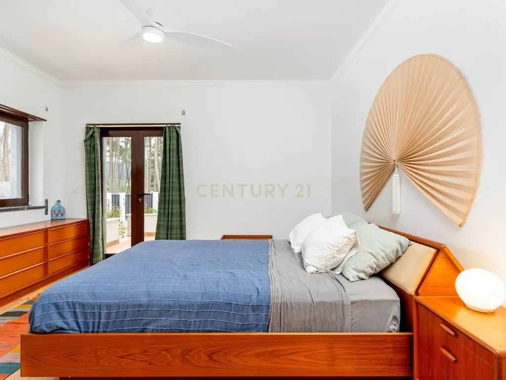 Viver com Elegância entre o Litoral e a Cidade – Uma Casa Sustentável em Colares, Portugal - Image 29
