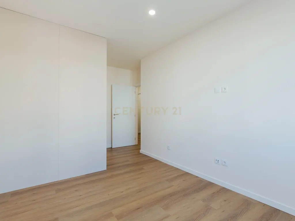 Apartamento T3 moderno e espaçoso no coração do Pinhal Novo - Image 10
