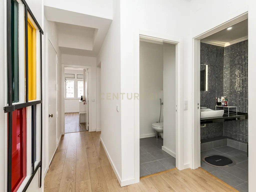 Apartamento T2 luminoso e totalmente remodelado - Rua Passos Manuel - Image 6