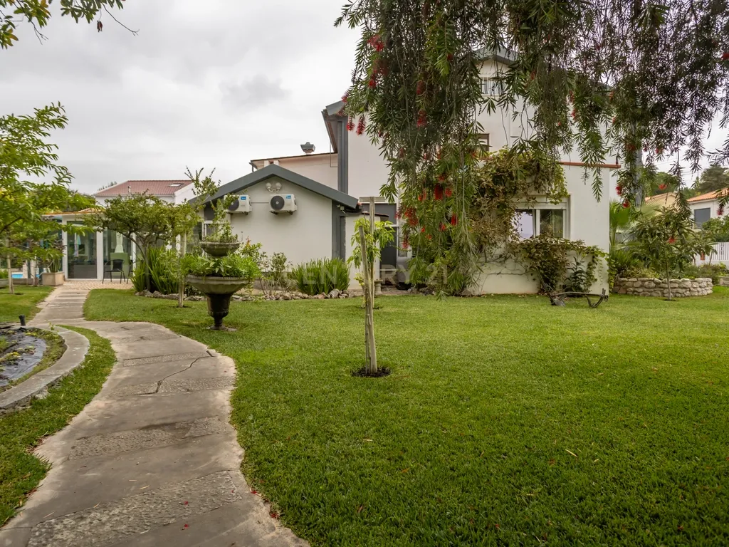 Fantástica Moradia Versátil com Piscina e Jardim, junto a serra da Arrábida – Setúbal - Image 2
