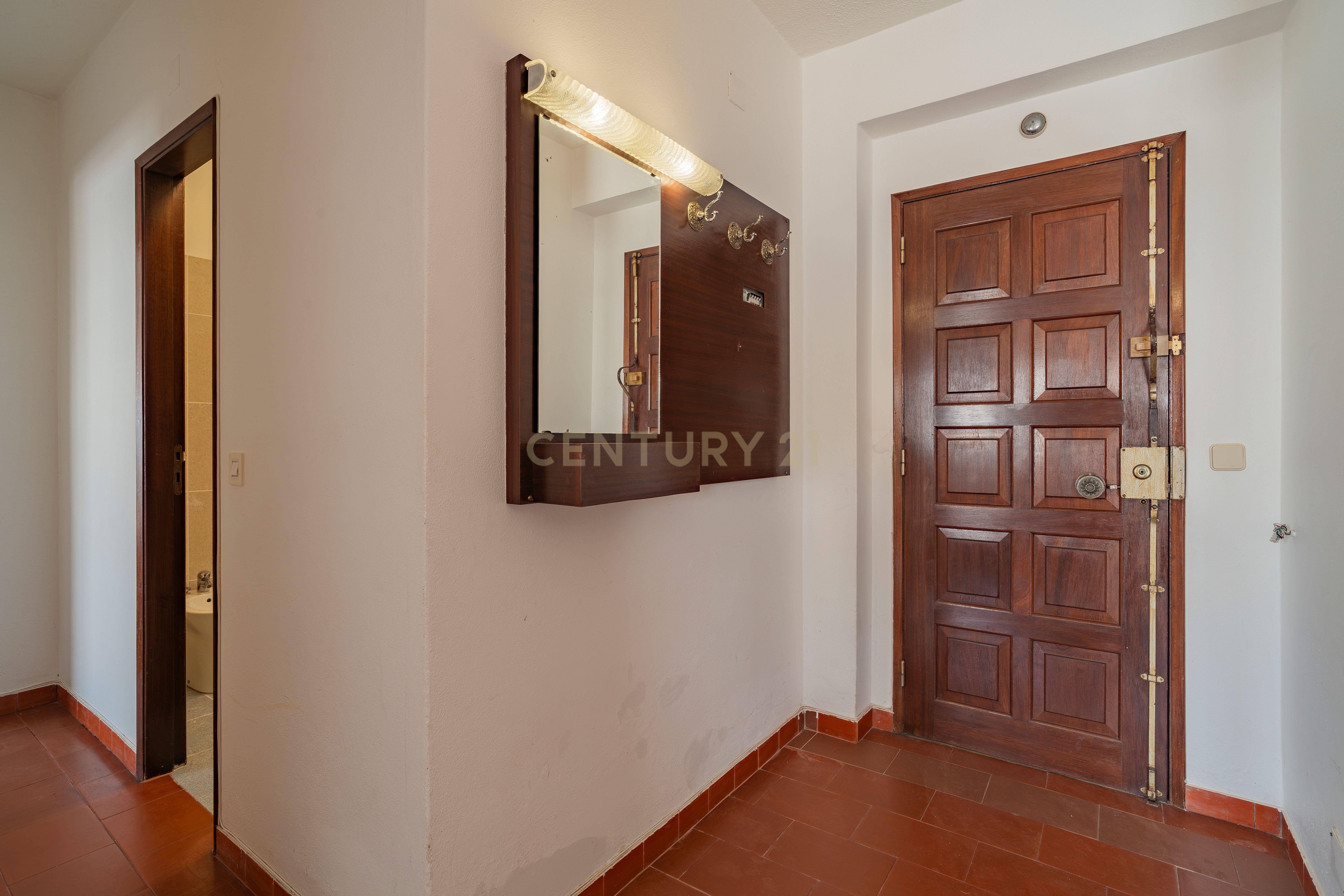 Fotografia 6 de Apartamento T2 à Venda | Nazaré | Vista Lateral para o Mar