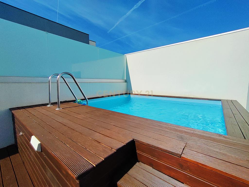 Moradia T4 Moderna com Piscina e Jardim – Touguinha - Image 17