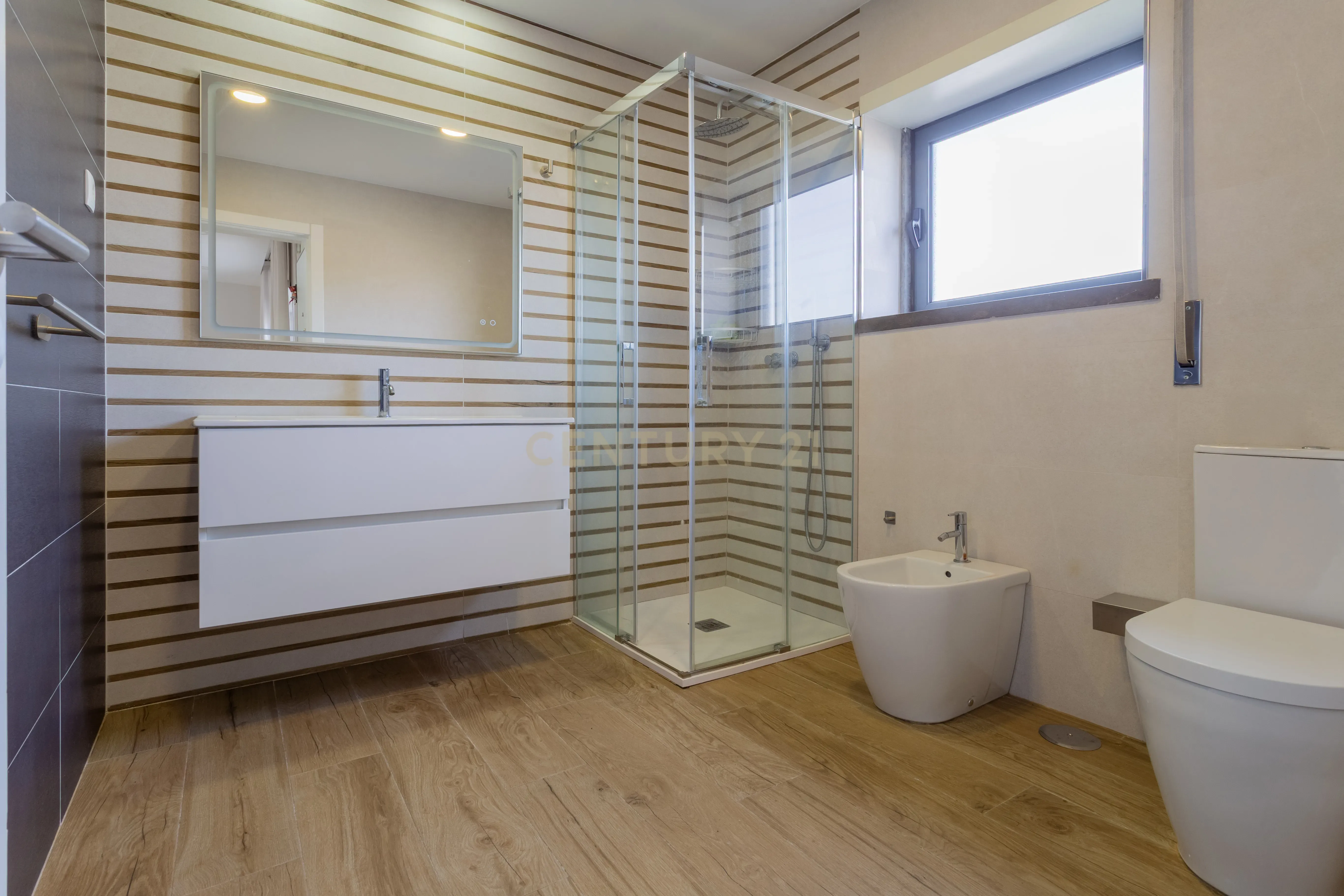 Moradia T4 com Piscina e espaço exterior em Belverde - Seixal - Image 8