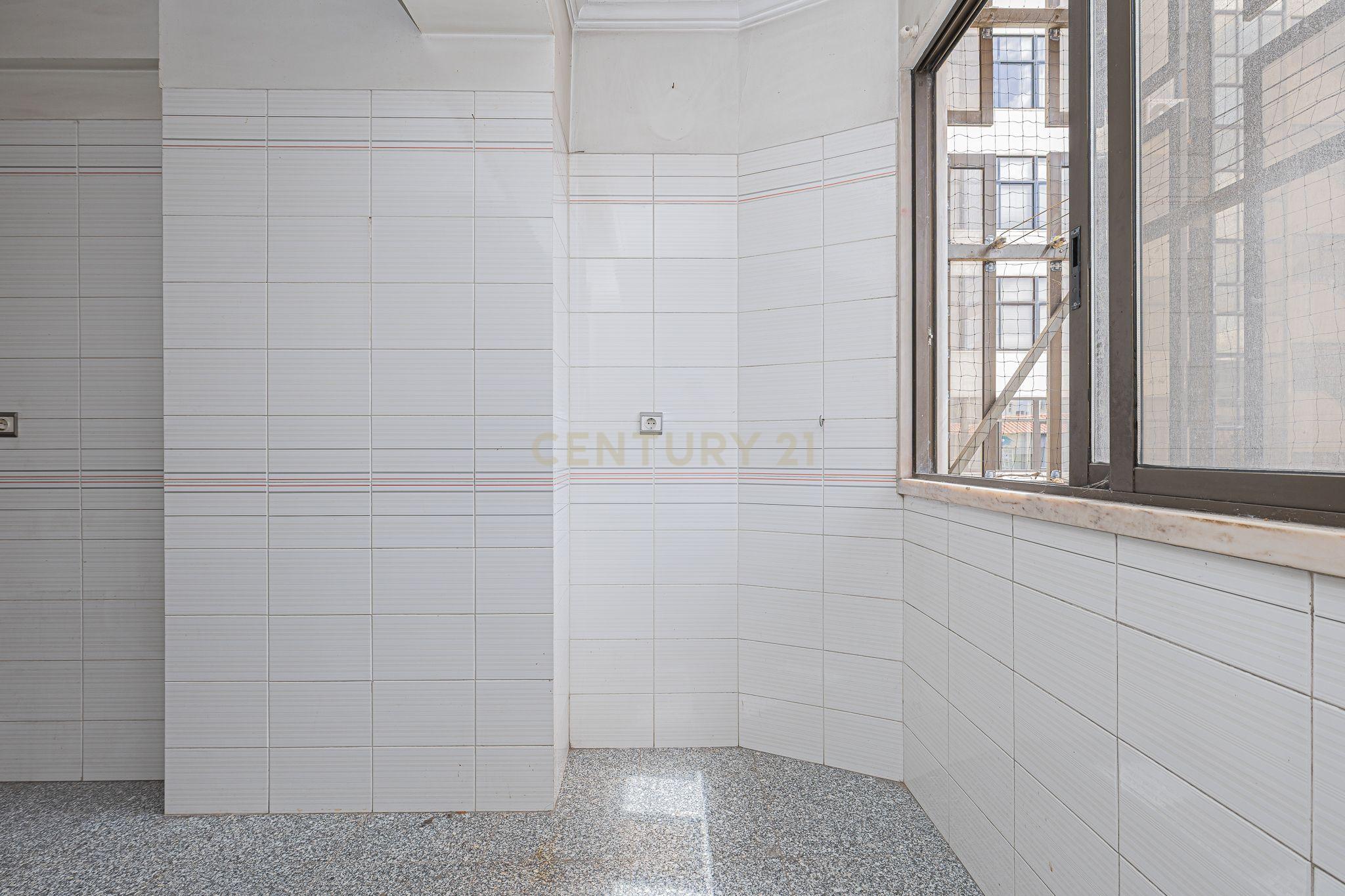 Fotografia 10 de T4 com 180 m² e Garagem Box no Areeiro, Lisboa