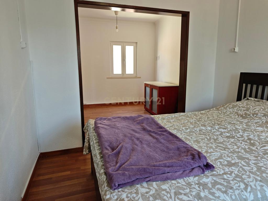 Moradia T4 em Quinta de 1950 com piscina e terra fértil - Image 10