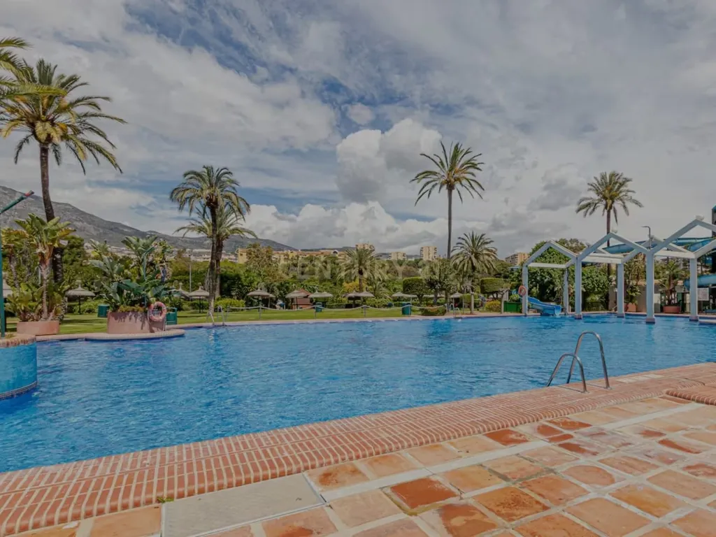 Apartamento T1 em Málaga com Vista e Acesso a Piscina - Image 11