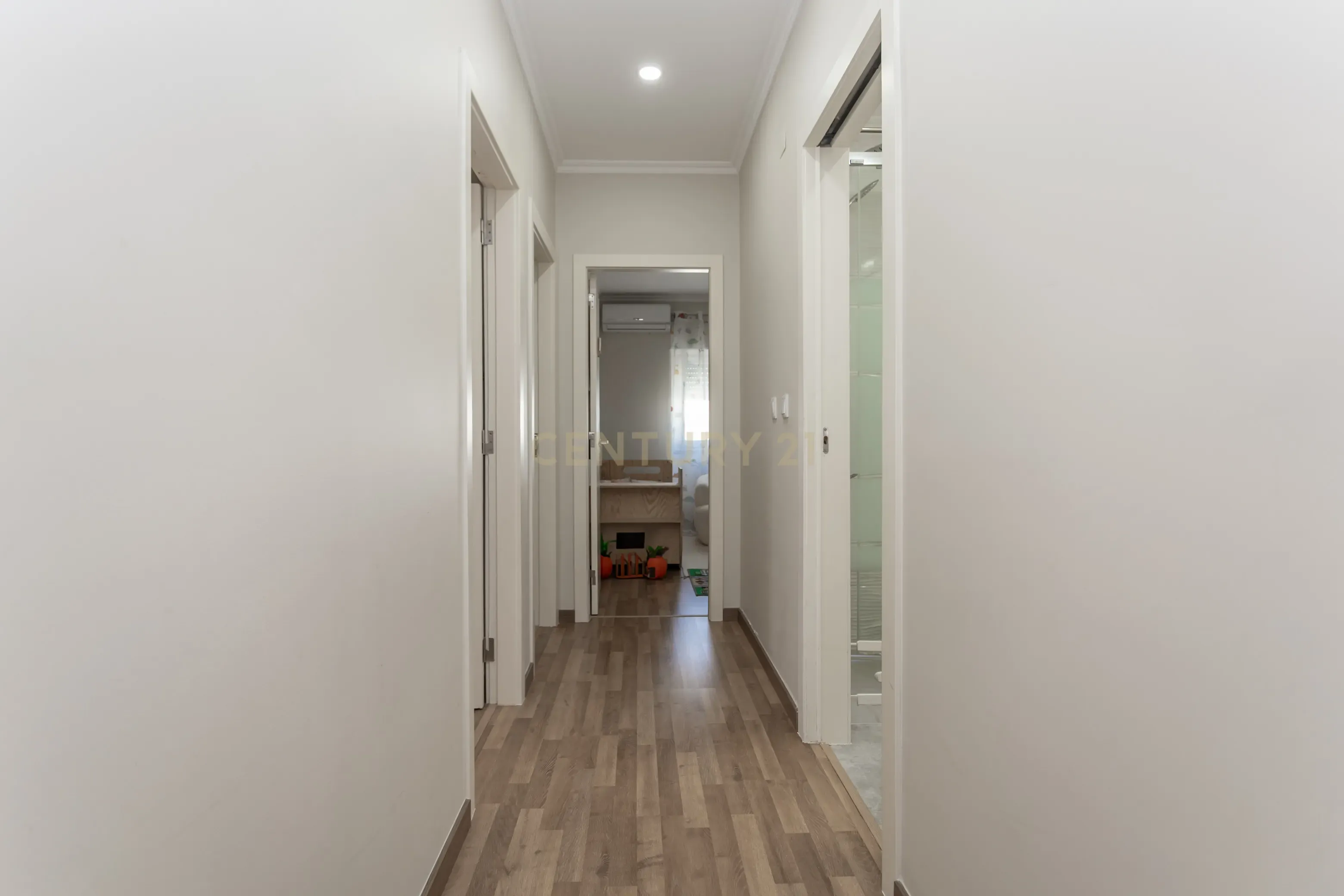 Fantástico T3 totalmente remodelado à venda em Corroios - Miratejo - Image 19