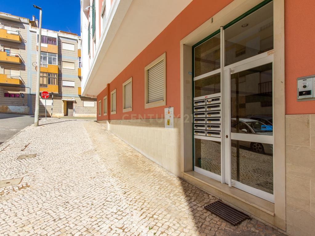 Aconchegante T2 em Santo André, Barreiro - Image 17