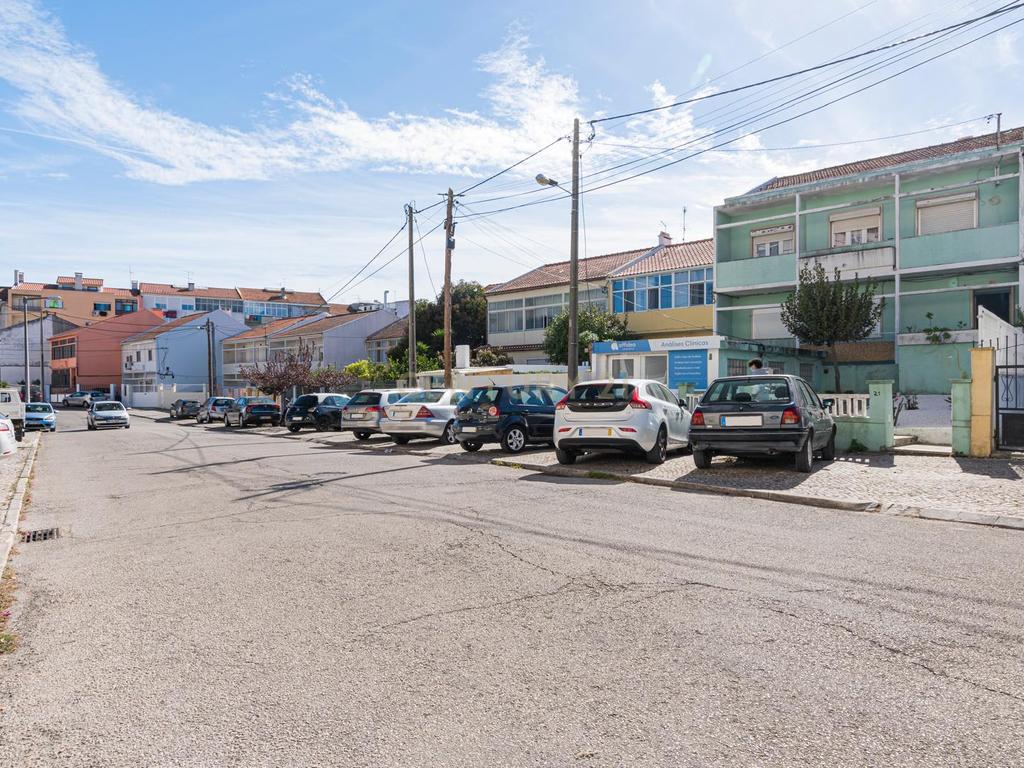 Apartamento T2 remodelado com Jardim Privativo Arrendamento - Laranjeiras -Feijó - Image 7