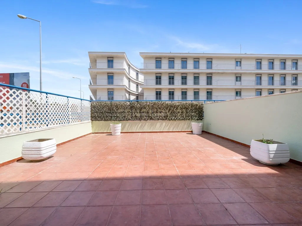 Apartamento T2 Renovado com Terraço de 48 m² e Box para 2 Carros em Carcavelos – a 8 minutos da praia - Image 23