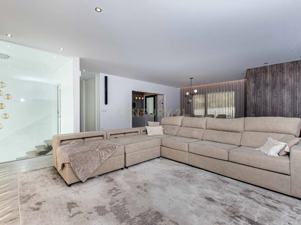 Moradia T4 semi-nova com Piscina, Garagem + Parcela de Terreno Rústico e Vista Serra | Salgueiro, Pombal - Image 32